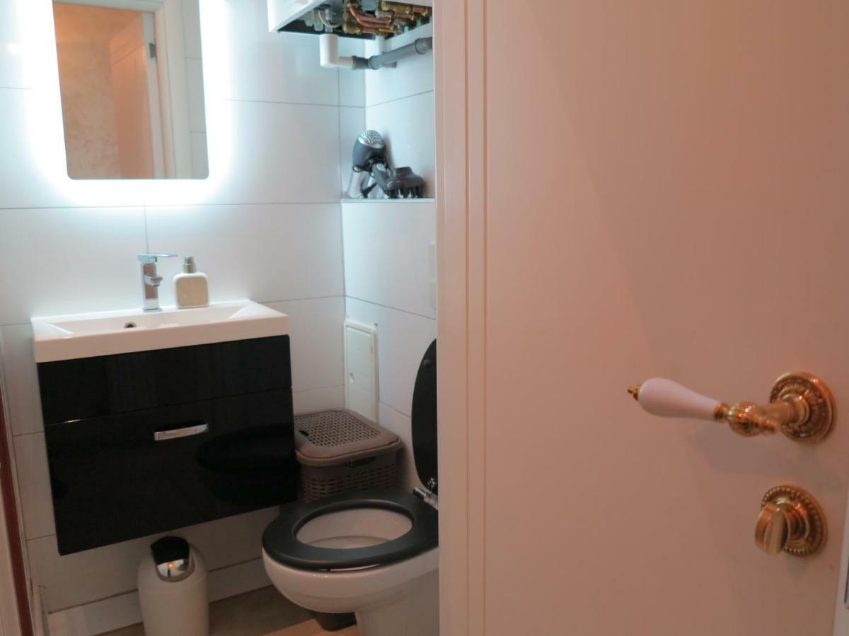 Small Luxury Kapitol Apartment Βιέννη Εξωτερικό φωτογραφία
